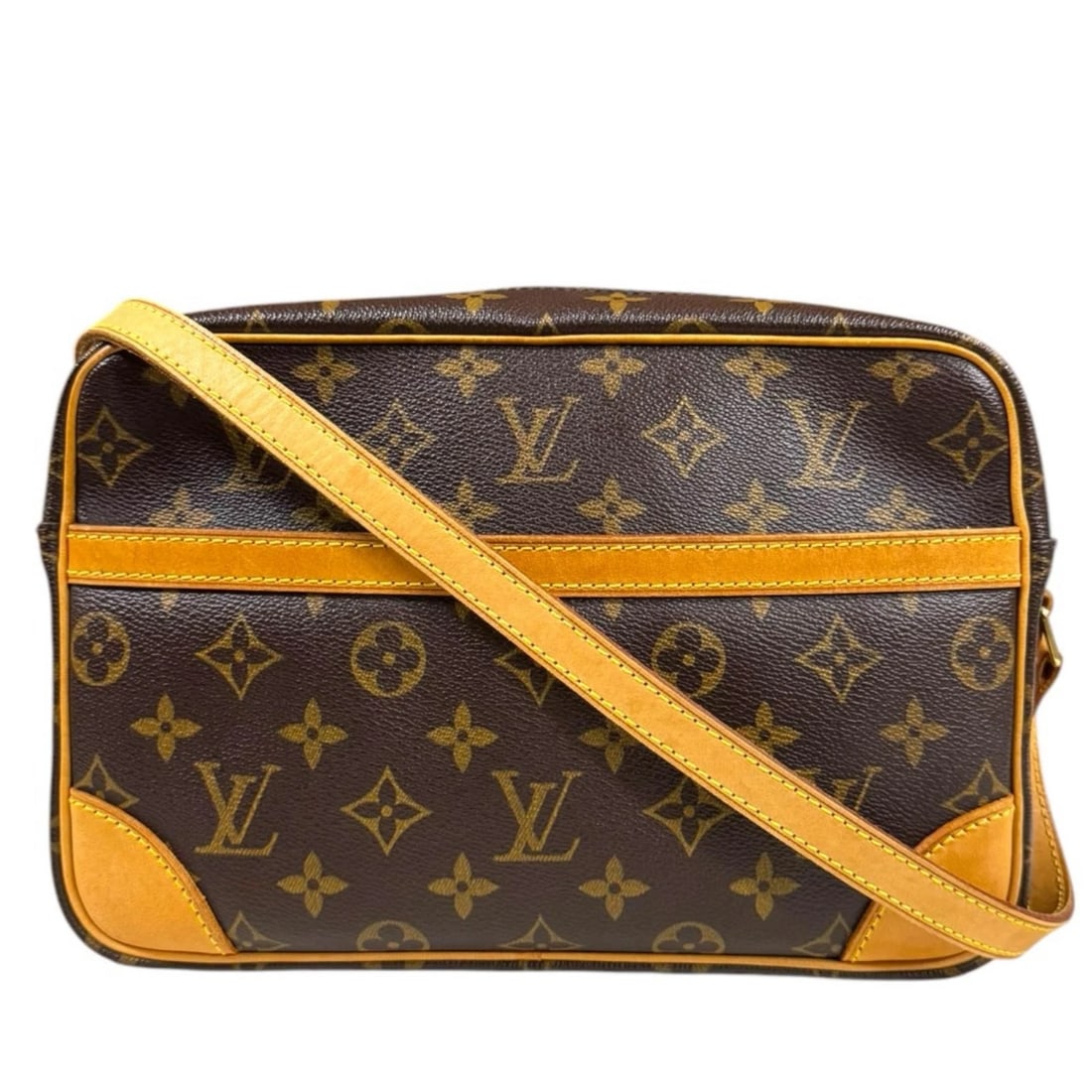 LOUIS VUITTON SHOULDER BAG CROSS BODY MONOGRAM: LOUIS VUITTON Shoulder Bag Cross Body Monogram Brand: LOUIS VUITTON Type/Style: Shoulder Bag Material: Exterior Material Monogram canvas Color: Exterior color Brown Size: W10.4 x H7.5 x D2.6inch A