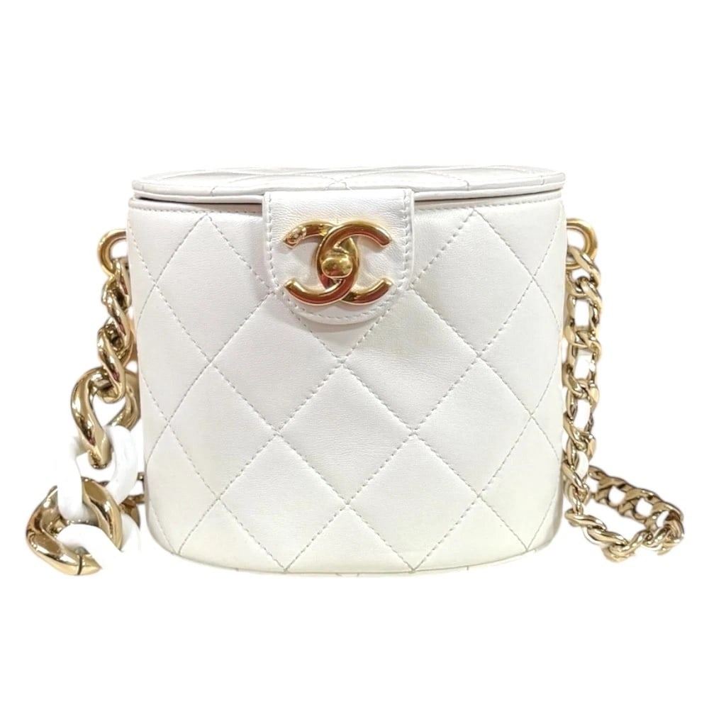 CHANEL SHOULDER BAG CROSS BODY LEATHER CHAIN: CHANEL Shoulder Bag Cross Body leather Chain Brand: CHANEL Type/Style: Shoulder Bag Material: Exterior Material leather Color: Exterior color white Size: W5.9 x H5.1 x D3.9inch Accessories: None