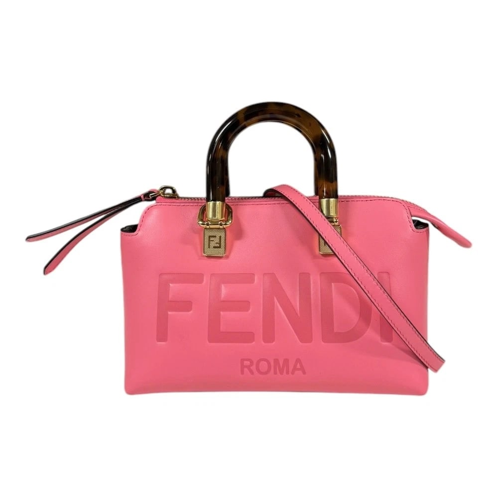 FENDI SHOULDER BAG CROSS BODY LEATHER: FENDI Shoulder Bag Cross Body leather Brand: FENDI Type/Style: Shoulder Bag Material: Exterior Material leather Color: Exterior color pink Size: W7.5 x H4.5 x D3.1inch Handle:7.1inch Accessories: