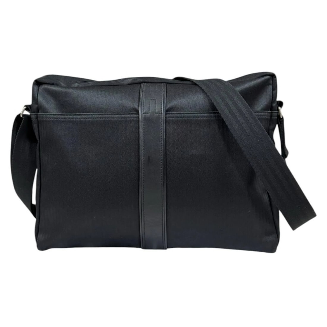 HERMES SHOULDER BAG CROSS BODY NYLON CAMPUS LEATHER: HERMES Shoulder Bag Cross Body Nylon campus leather Brand: HERMES Type/Style: Shoulder Bag Material: Exterior Material Nylon campus Color: Exterior color black Size: W14.6 x H10.6 x D3.1inch Acces