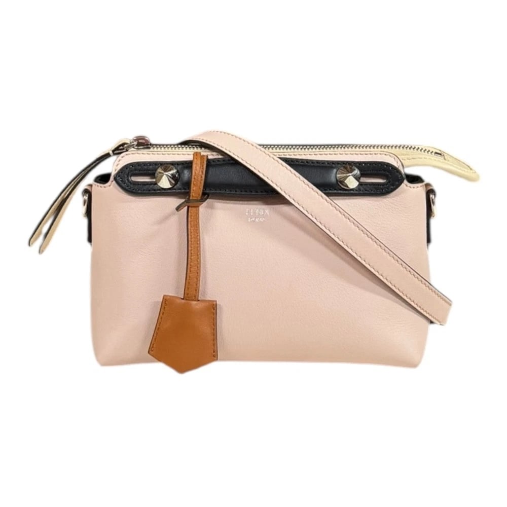 FENDI SHOULDER BAG CROSS BODY LEATHER 2WAY: FENDI Shoulder Bag Cross Body leather 2way Brand: FENDI Type/Style: Shoulder Bag Material: Exterior Material leather Color: Exterior color pink Size: W7.5 x H5.1 x D3.5inch Handle:5.5inch Accessor