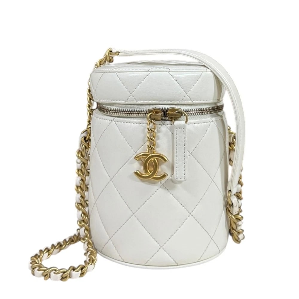 CHANEL SHOULDER BAG CROSS BODY LEATHER MATRASSE CHAINSHOULDER: CHANEL Shoulder Bag Cross Body leather Matrasse ChainShoulder Brand: CHANEL Type/Style: Shoulder Bag Material: Exterior Material leather Color: Exterior color white Size: W4.9 x H6.7 x D4.7inch Ac
