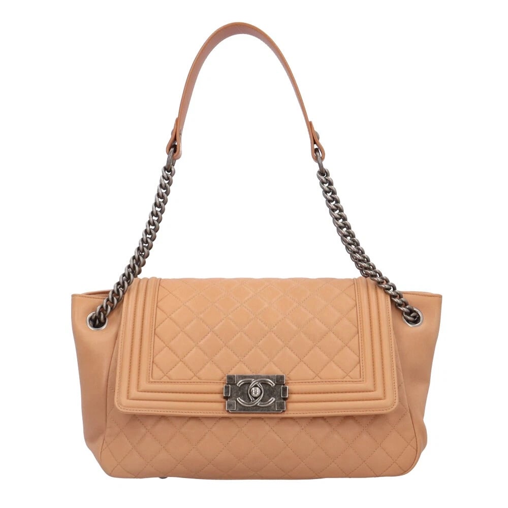 CHANEL SHOULDER BAG LEATHER LAMBSKIN CHAIN BOY CHANEL: CHANEL Shoulder Bag leather lambskin Chain Boy chanel Brand: CHANEL Type/Style: Shoulder Bag Material: Exterior Material leather Color: Exterior color beige Size: W13.6 x H7.5 x D5.5inch Accessori