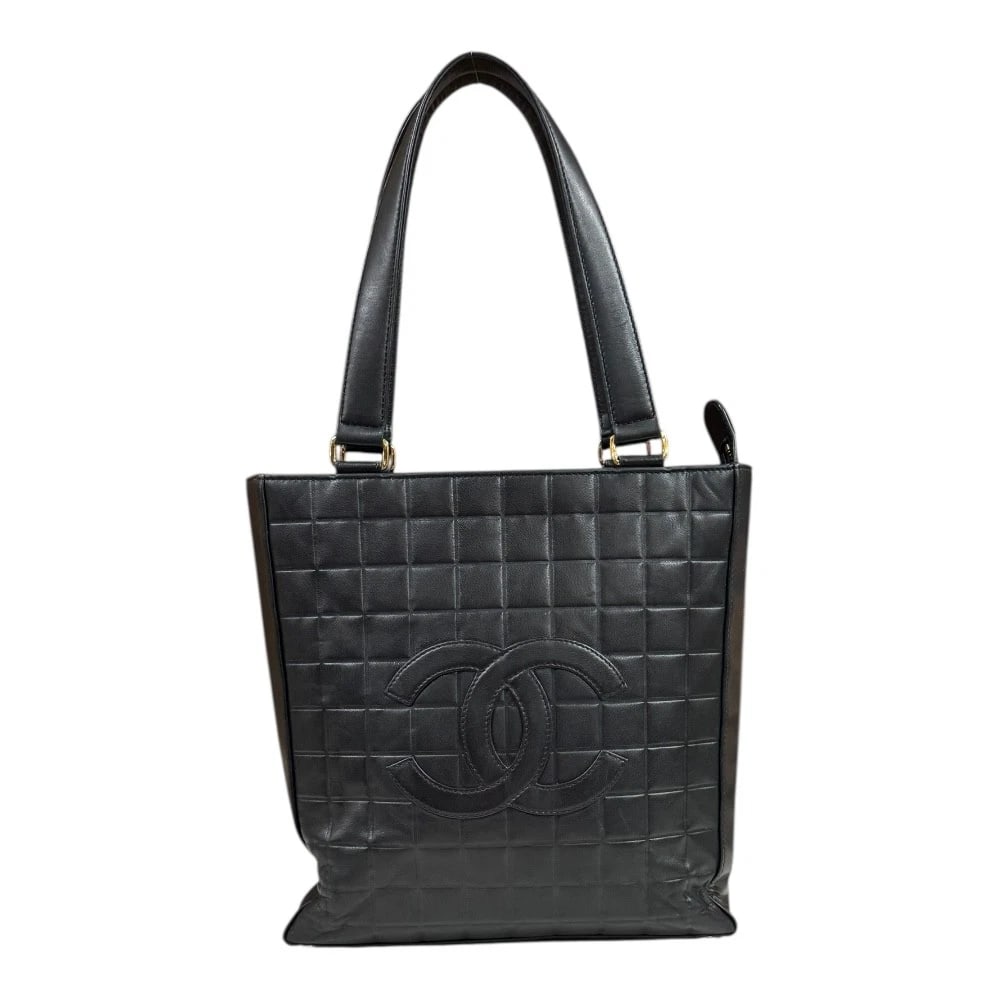 CHANEL TOTE BAG LAMBSKIN CHOCOLATE BAR: CHANEL Tote Bag lambskin Chocolate bar Brand: CHANEL Type/Style: Tote Bag Material: Exterior Material lambskin Color: Exterior color black Size: W10.8 x H11.2 x D2.8inch Accessories: None