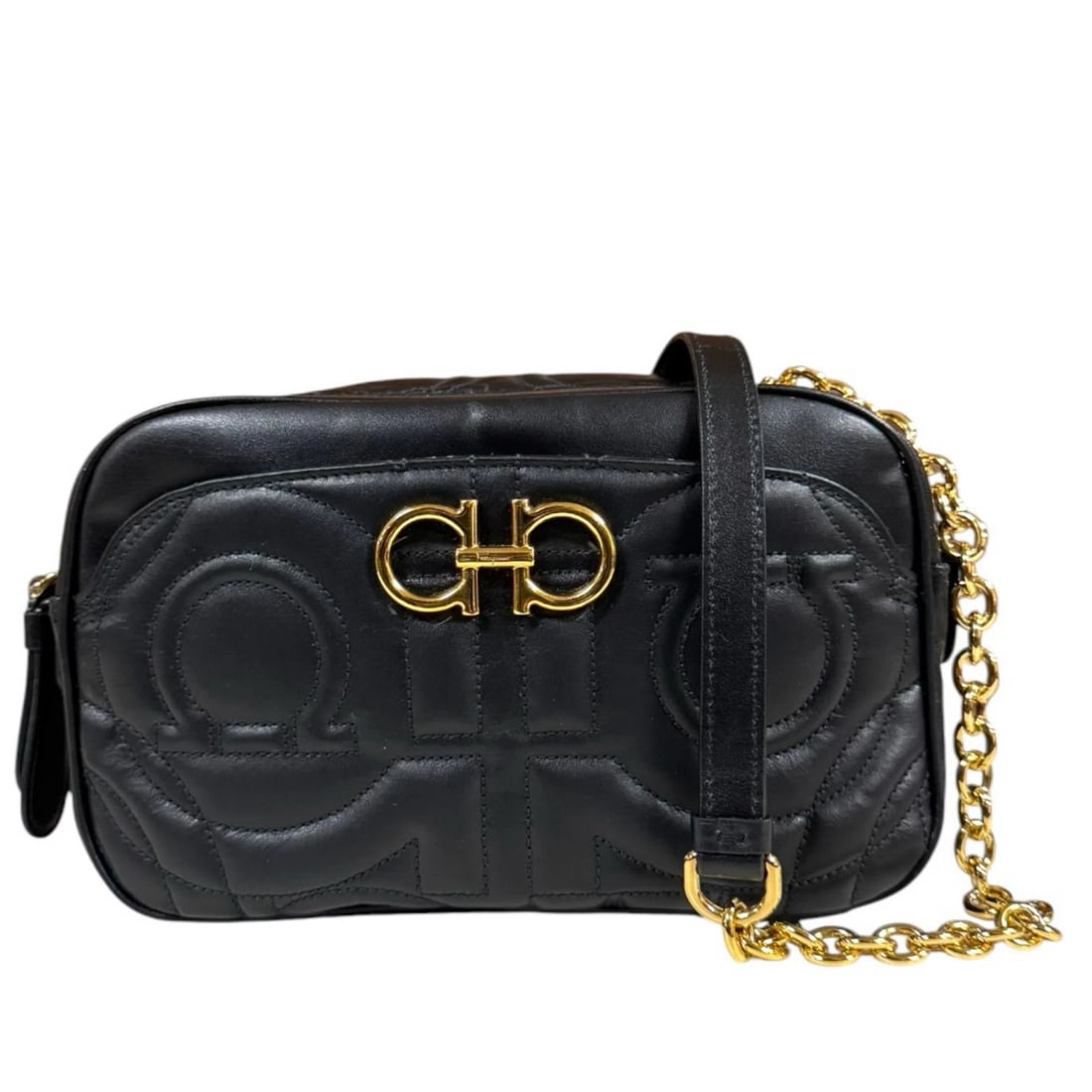 SALVATORE FERRAGAMO SHOULDER BAG LEATHER CHAIN: Salvatore Ferragamo Shoulder Bag leather Chain Brand: Salvatore Ferragamo Type/Style: Shoulder Bag Material: Exterior Material leather Color: Exterior color black Size: W9.1 x H5.5 x D3.1inch Acce