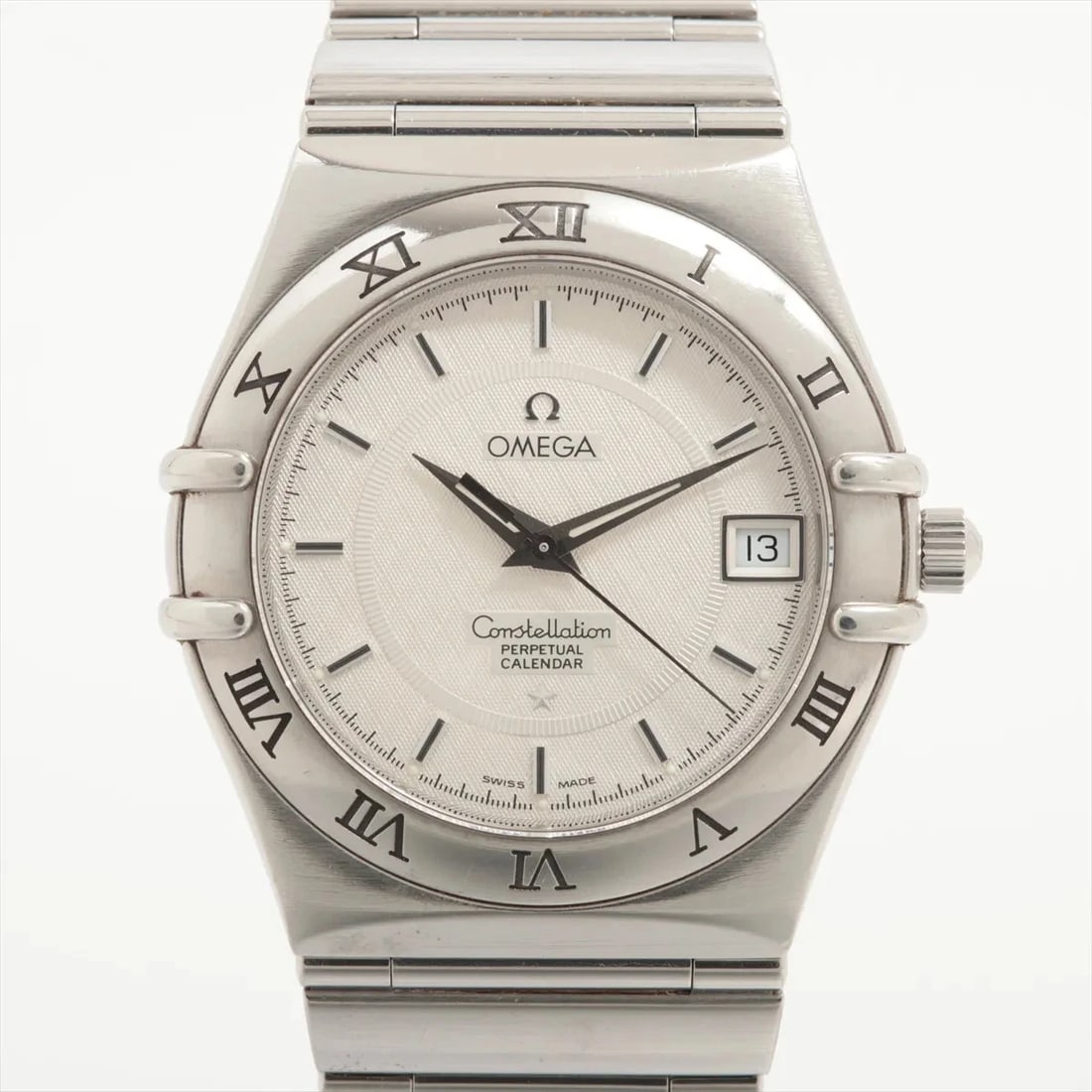 OMEGA CONSTELLATION SS QZ SILVER WATCH: Omega Constellation Ss Qz Silver Watch Brand: Omega Type/Style: Wristwatch Material: SS Color: Dial Color Silver Size: Case:W1.2 x H1.2inch / W33 x H33 Circumference of Wrist:6.1inch / 15.5