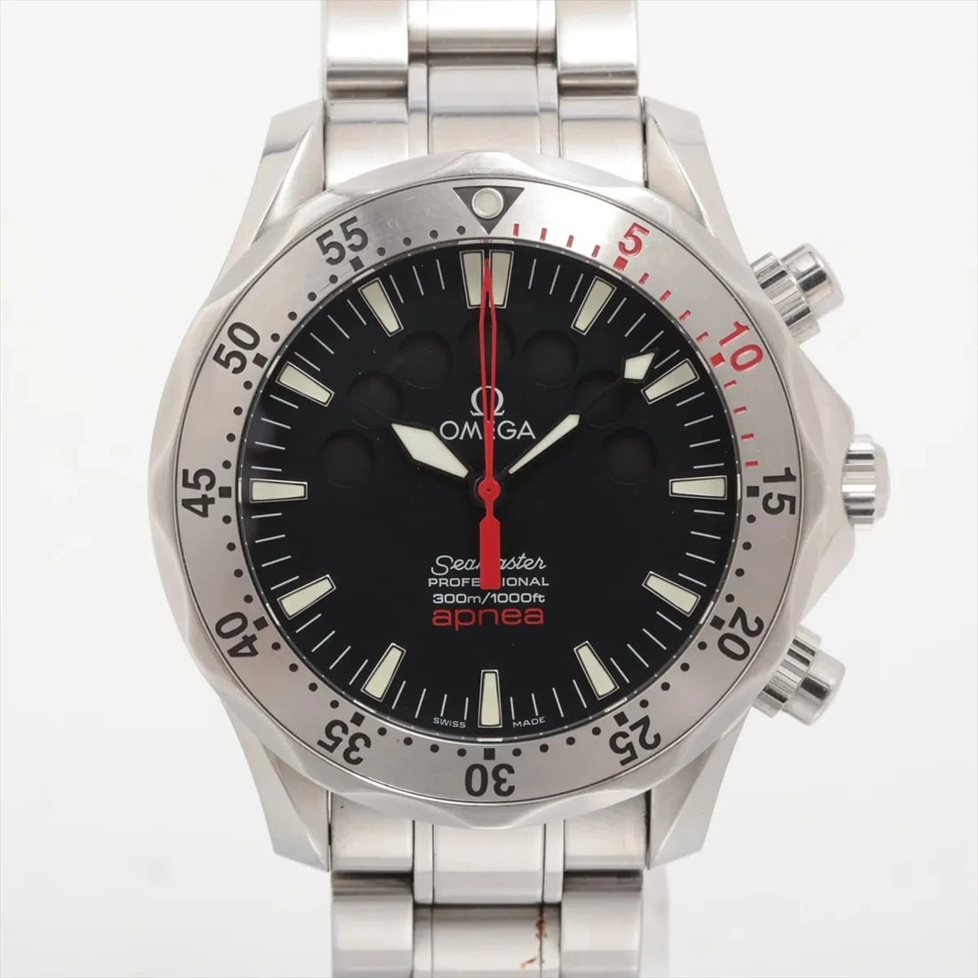 OMEGA SEAMASTER PROFESSIONAL SS AT BLACK DIAL WATCH: Omega Seamaster Professional Ss At Black Dial Watch Brand: Omega Type/Style: Wristwatch Material: SS Color: Dial Color Black Size: Case:W1.6 x H1.6inch / W41.5 x H41.5 Circumference of Wrist:6.7inch /