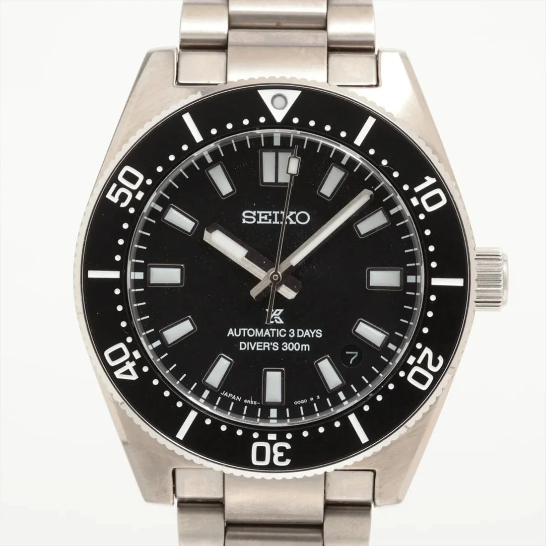 SEIKO PROSPEX SS AT BLACK DIAL WATCH: Seiko Prospex Ss At Black Dial Watch Brand: Seiko Type/Style: Wristwatch Material: SS Color: Dial Color Black Size: Case:W1.2 x H1.2inch / W39 x H39 Circumference of Wrist:6.7inch / 17 Accessories: