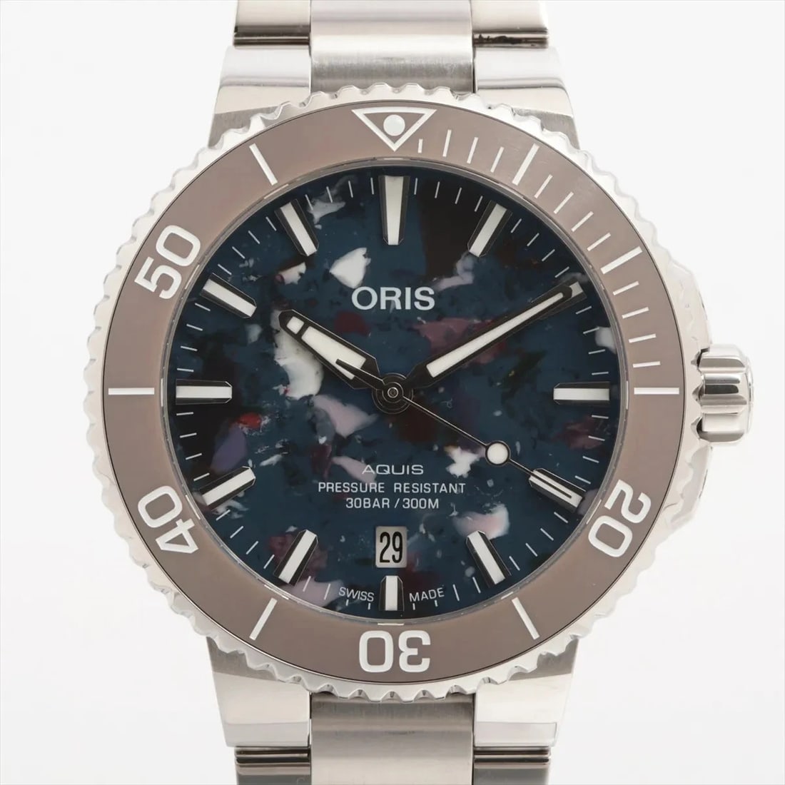 ORIS AQUIS DATE SS AT MULTICOLOR DIAL WATCH: Oris Aquis Date Ss At Multicolor Dial Watch Brand: Oris Type/Style: Wristwatch Material: SS Color: Dial Color Multicolor Size: Case:W1.6 x H1.6inch / W41 x H41 Circumference of Wrist:7.9inch / 20