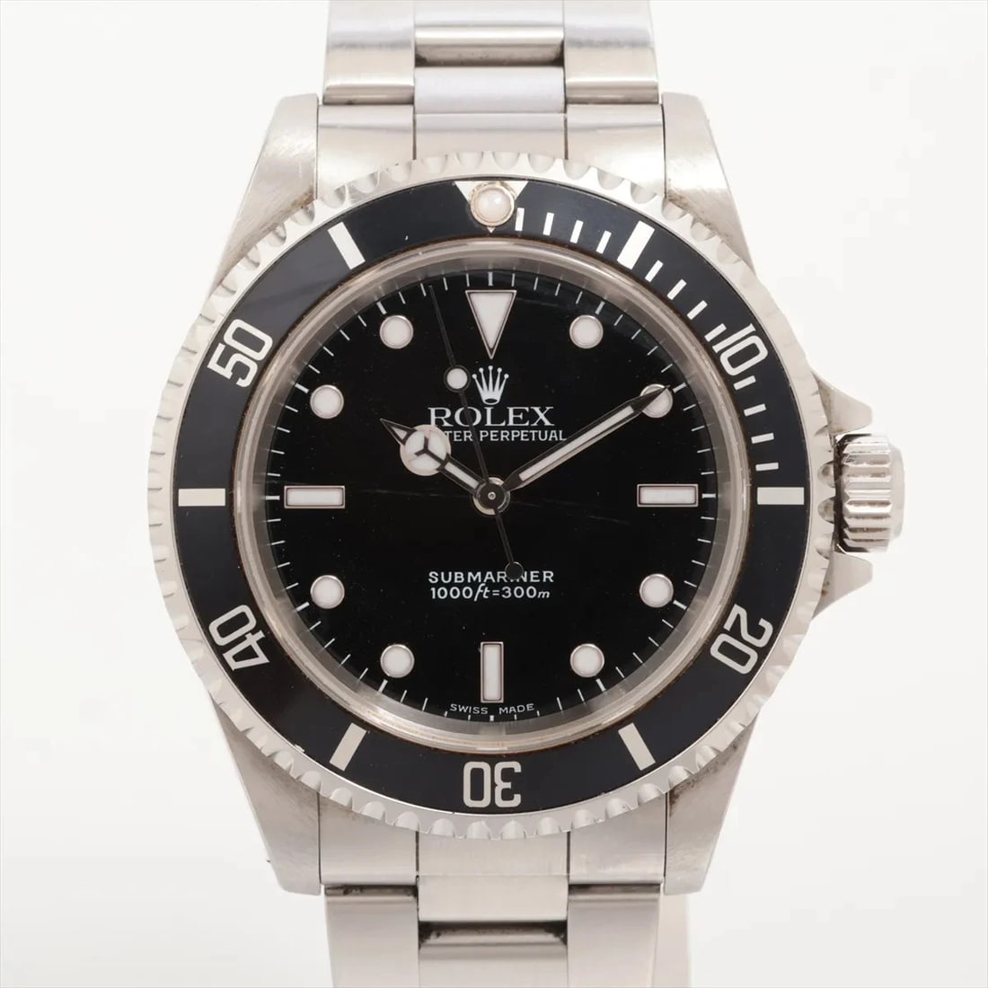 ROLEX SUBMARINER SS AT BLACK DIAL WATCH: Rolex Submariner Ss At Black Dial Watch Brand: Rolex Type/Style: Wristwatch Material: SS Color: Dial Color Black Size: Case:W1.6 x H1.6inch / W40 x H40 Circumference of Wrist:6.3inch / 16 Accessor