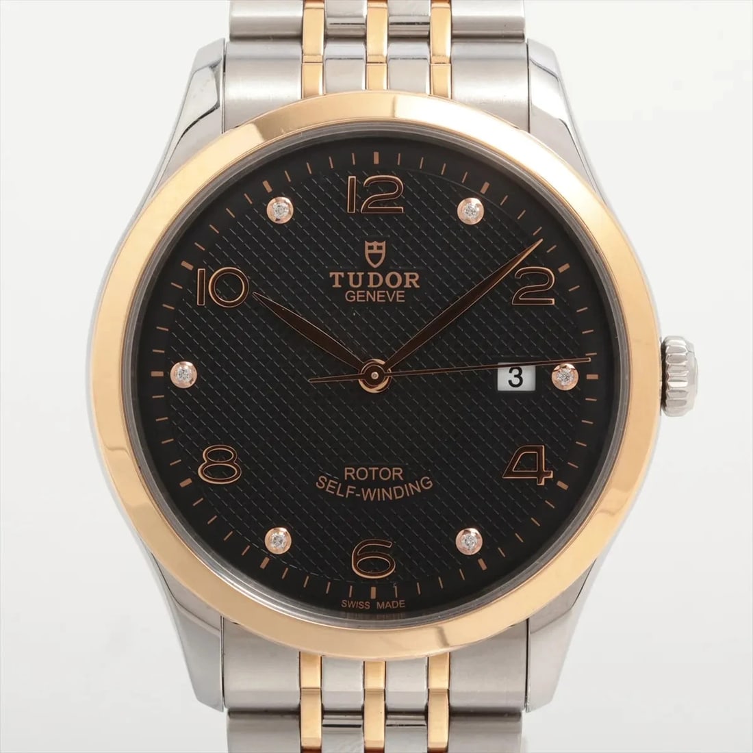TUDOR QZ BLACK DIAL WATCH: Tudor Qz Black Dial Watch Brand: Tudor Type/Style: Wristwatch Material: SS?YG Color: Dial Color Black Size: Case:W1.6 x H1.6inch / W41 x H41 Circumference of Wrist:6.9inch / 17.5 Accessories: None