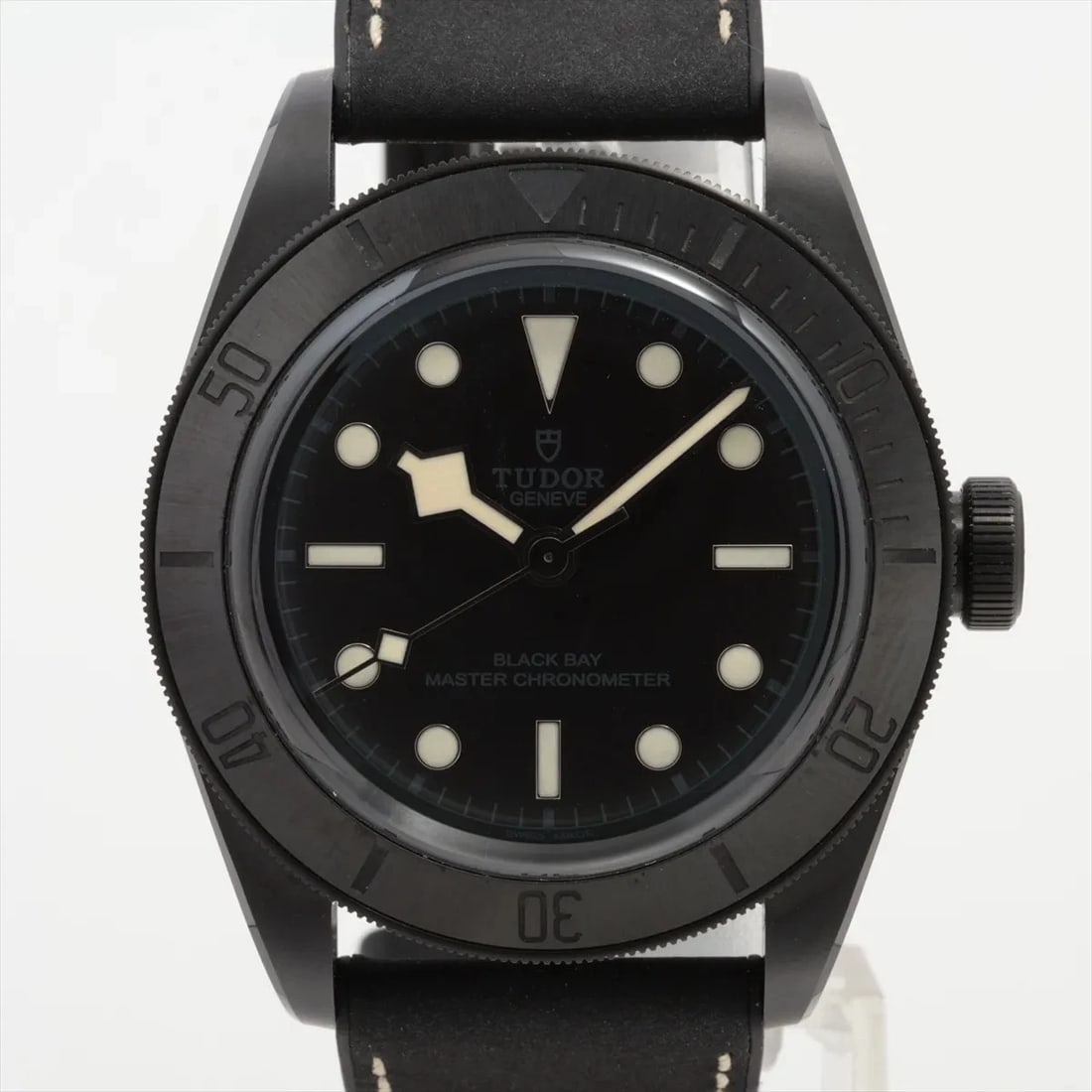 TUDOR BLACK BAY CERAMIC SS & RUBBER AT BLACK DIAL WATCH: Tudor Black Bay Ceramic Ss & Rubber At Black Dial Watch Brand: Tudor Type/Style: Wristwatch Material: CE x SS x leather x rubber Color: Dial Color Black Size: Case:W1.6 x H1.6inch / W41 x H41 Circumfe