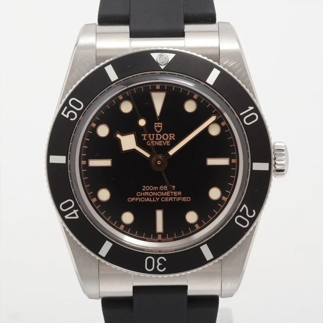 TUDOR BLACK BAY 54 SS & RUBBER AT BLACK DIAL WATCH: Tudor Black Bay 54 Ss & Rubber At Black Dial Watch Brand: Tudor Type/Style: Wristwatch Material: SS & Rubber Color: Dial Color Black Size: Case:W1.2 x H1.2inch / W37 x H37 Circumference of Wrist:6.7in