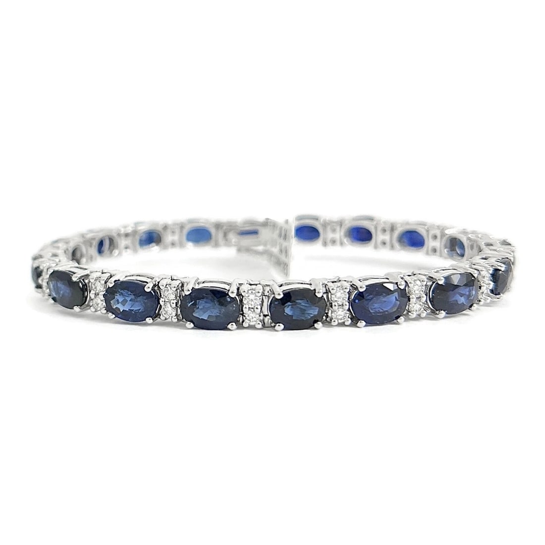 OVAL BLUE SAPPHIRE DIAMOND GEMSTONE TENNIS BRACELET 18K WHITE GOLD: Oval Blue Sapphire Diamond Gemstone Tennis Bracelet 18K White Gold Brand: Unbranded Type/Style: Bracelet Material: 18K White Gold, Main Stone Natural Color: Blue Size: Length: 7 inchesWidth: 5.5 mm