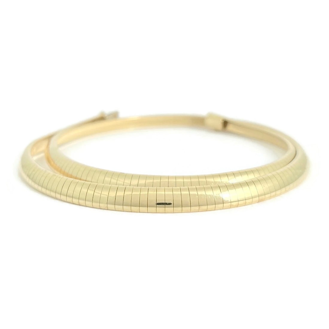 ITALIAN OMEGA CHAIN NECKLACE 14K YELLOW GOLD: Italian Omega Chain Necklace 14K Yellow Gold Brand: Estate Type/Style: Necklace Material: 14K Yellow Gold, Color: Gold Size: Length: 18 inches Width: 6 mm Accessories: None Accessories Not