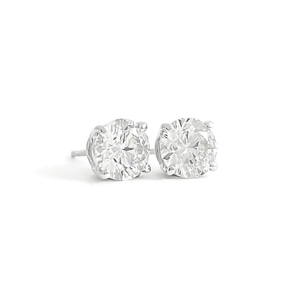ROUND DIAMOND STUD EARRINGS 14K WHITE GOLD: Round Diamond Stud Earrings 14K White Gold Brand: Unbranded Type/Style: Earrings Material: 14K White Gold, Main Stone Natural Color: White Size: Measurements: 6.1 mm Accessories: None Acce
