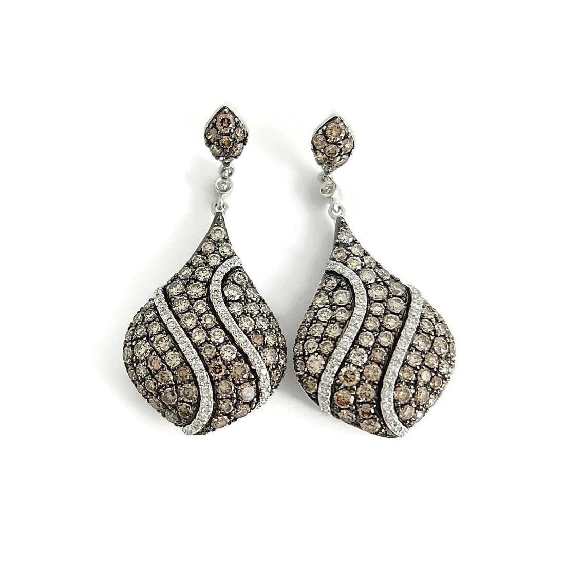 OMBRE COGNAC DIAMOND BLACK RHODIUM DANGLE DROP EARRINGS 14K WHITE GOLD: Ombre Cognac Diamond Black Rhodium Dangle Drop Earrings 14K White Gold Brand: Unbranded Type/Style: Earrings Material: 14K White Gold, Main Stone Natural Color: Black Size: Length: 1.5 inches Width: 1