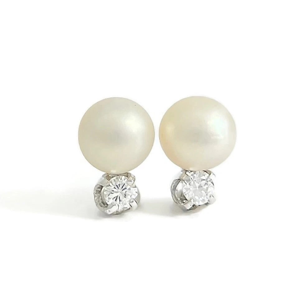 PEARL DIAMOND DROP STUD EARRINGS PALLADIUM: Pearl Diamond Drop Stud Earrings Palladium Brand: Unbranded Type/Style: Earrings Material: palladium, Main Stone Cultured Color: White Size: Measurements: 12.7 mm x 8.2 mm Accessories: None