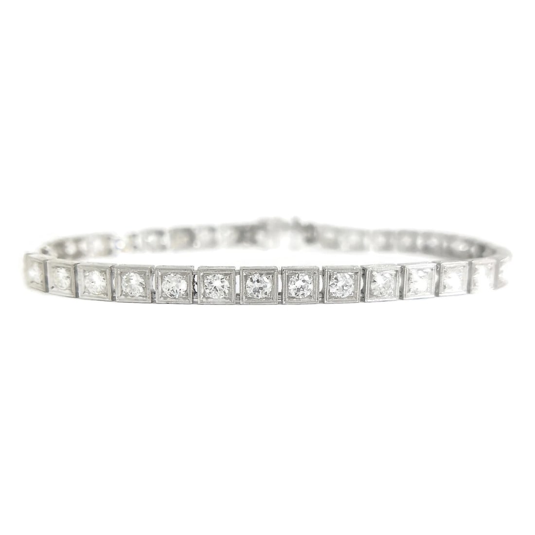 ANTIQUE ART-DECO DIAMOND BRACELET PLATINUM: Antique Art-Deco Diamond Bracelet Platinum Brand: Estate Type/Style: Bracelet Material: Platinum, Main Stone Natural Color: Silver Size: Length: 7.75 inches Width: 4.5 mm Accessories: None