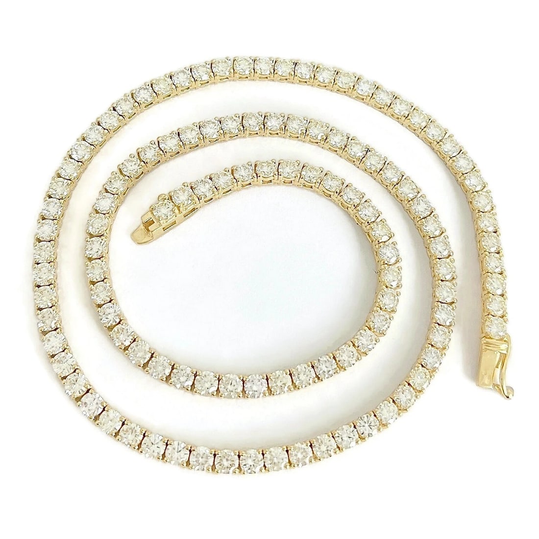 ROUND DIAMOND TENNIS NECKLACE 14K YELLOW GOLD: Round Diamond Tennis Necklace 14K Yellow Gold Brand: Unbranded Type/Style: Necklace Material: 14K Yellow Gold, Main Stone Natural Color: Gold Size: Length: 16 inches Width: 3.6 mm Accessories: None