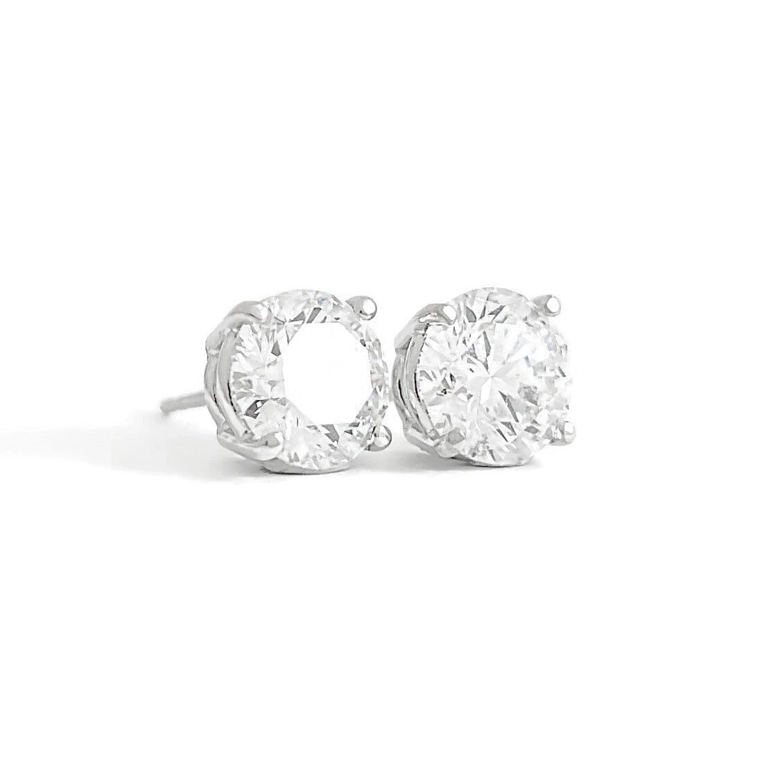ROUND DIAMOND STUD EARRINGS 14K WHITE GOLD: Round Diamond Stud Earrings 14K White Gold Brand: Unbranded Type/Style: Earrings Material: 14K White Gold, Main Stone Natural Color: White Size: Measurements: 7.3 mm Accessories: None Acce