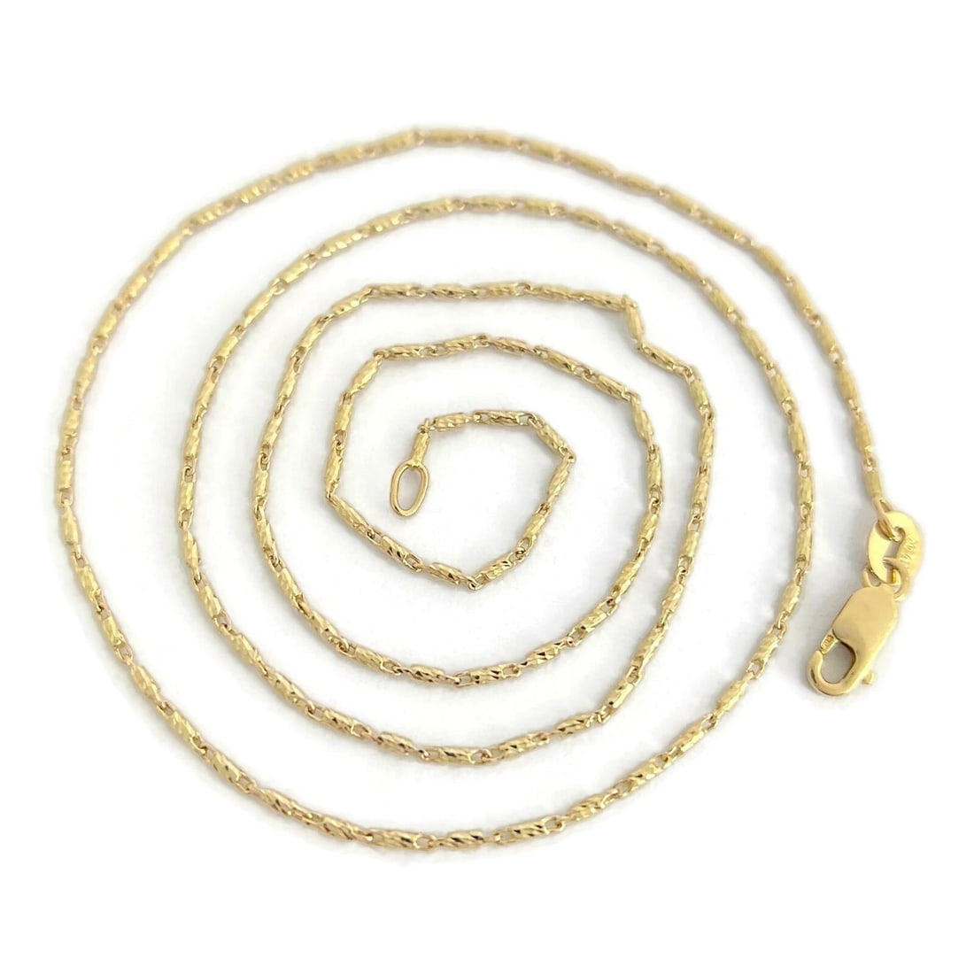 THIN ROUNDED BARREL CHAIN NECKLACE 14K YELLOW GOLD: Thin Rounded Barrel Chain Necklace 14K Yellow Gold Brand: Unbranded Type/Style: Necklace Material: 14K Yellow Gold, Color: Gold Size: Length: 18.5 inchWidth: 1.1 mm Accessories: None Acces