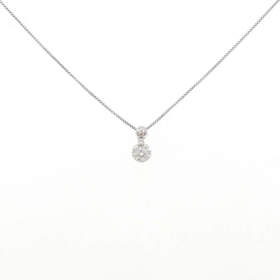 PT900/PT850 DIAMOND NECKLACE: PT900/PT850 Diamond Necklace Brand: Unbranded Type/Style: Diamond Necklace Material: Platinum900/Platinum850, Color: Does Not Apply Size: Length: 42cm Accessories: None Accessories Notice: