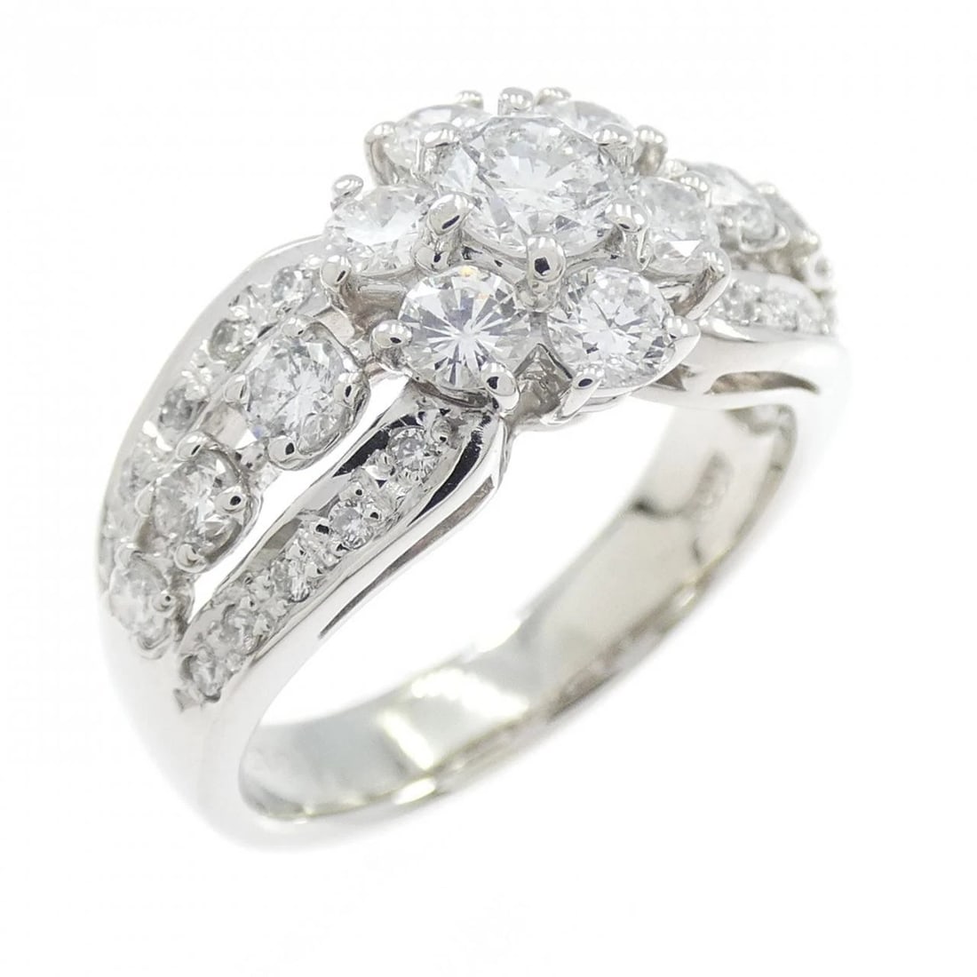 PT900 DIAMOND RING: PT900 Diamond Ring Brand: Unbranded Type/Style: Diamond Ring Material: Platinum900, Color: Does Not Apply Size: US6 1/2 Accessories: None Accessories Notice: When purchasing pre-owned goods, please