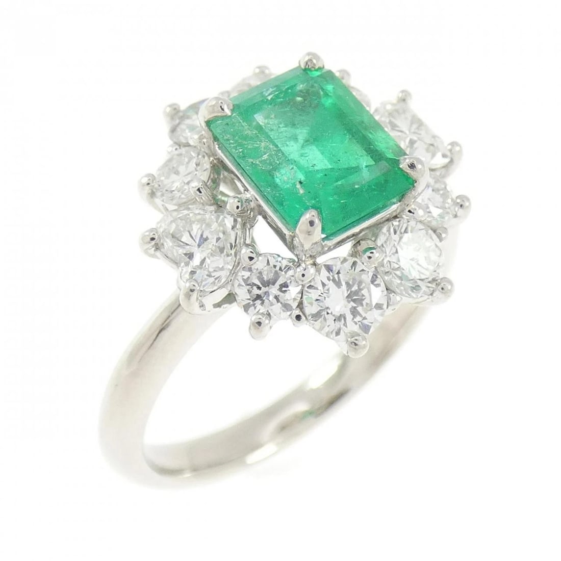 PT900 EMERALD RING: PT900 Emerald Ring Brand: Unbranded Type/Style: Emerald Ring Material: Platinum900, Main Stone Emerald Color: Does Not Apply Size: US6 1/4 Accessories: None Accessories Notice: When purchasing