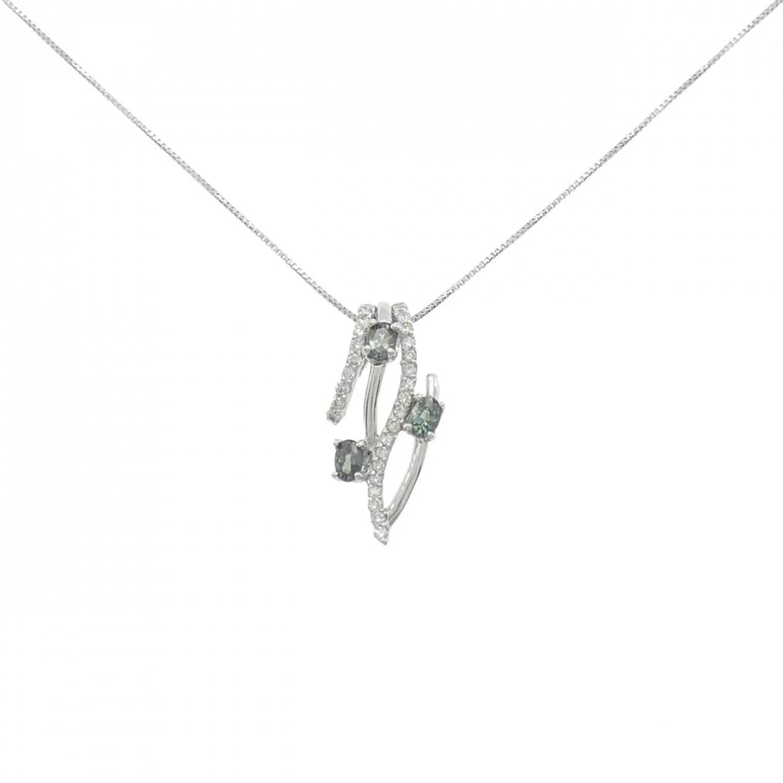 K18WG ALEXANDRITE NECKLACE: K18WG Alexandrite Necklace Brand: Unbranded Type/Style: Alexandrite Necklace Material: K18 white gold, Color: white gold Size: Length: 45cm Accessories: None Accessories Notice: When purchasing