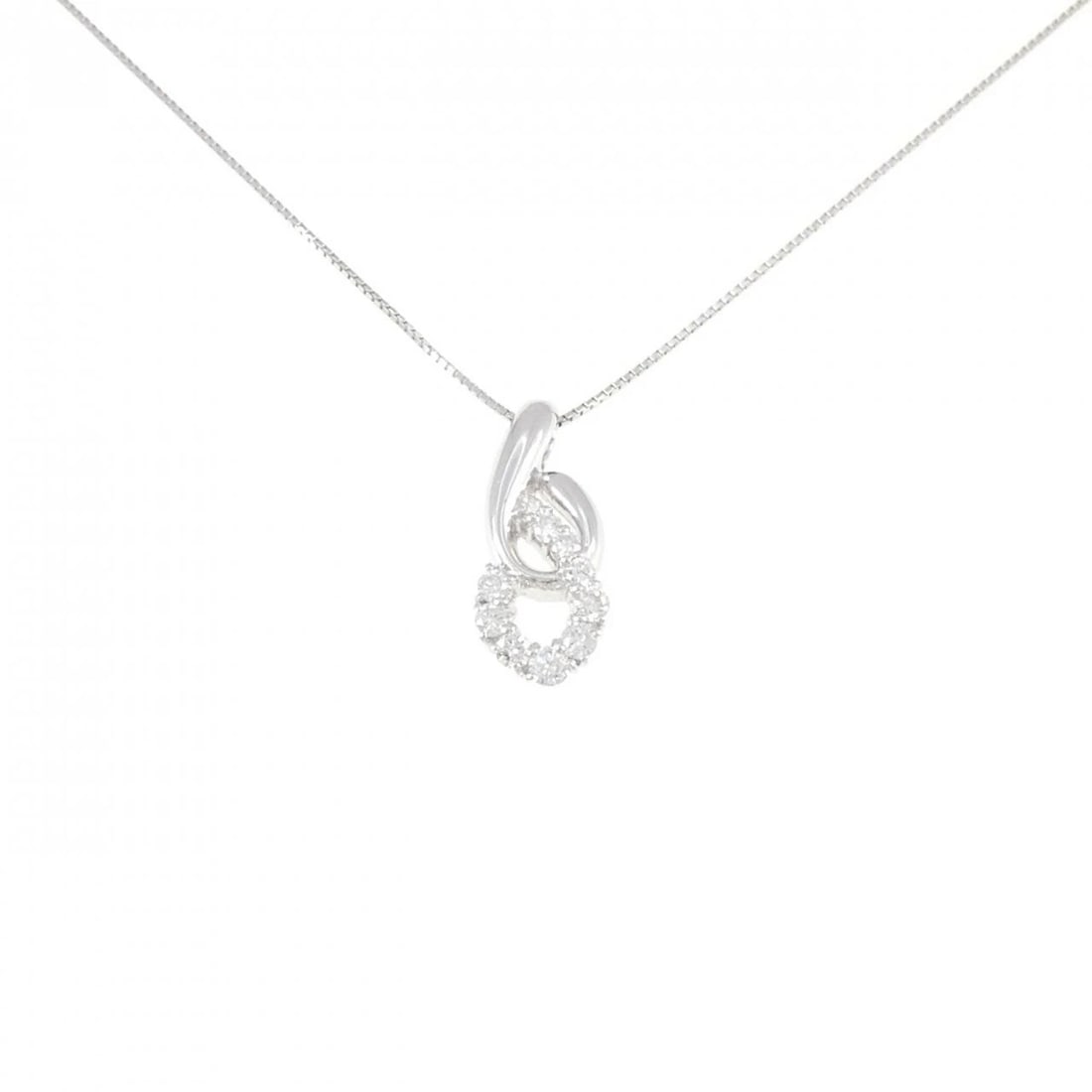 PT900/PT850 DIAMOND NECKLACE: PT900/PT850 Diamond Necklace Brand: Unbranded Type/Style: Diamond Necklace Material: Platinum900/Platinum850, Color: None Size: Length: 45cm Accessories: None Accessories Notice: When purchasing