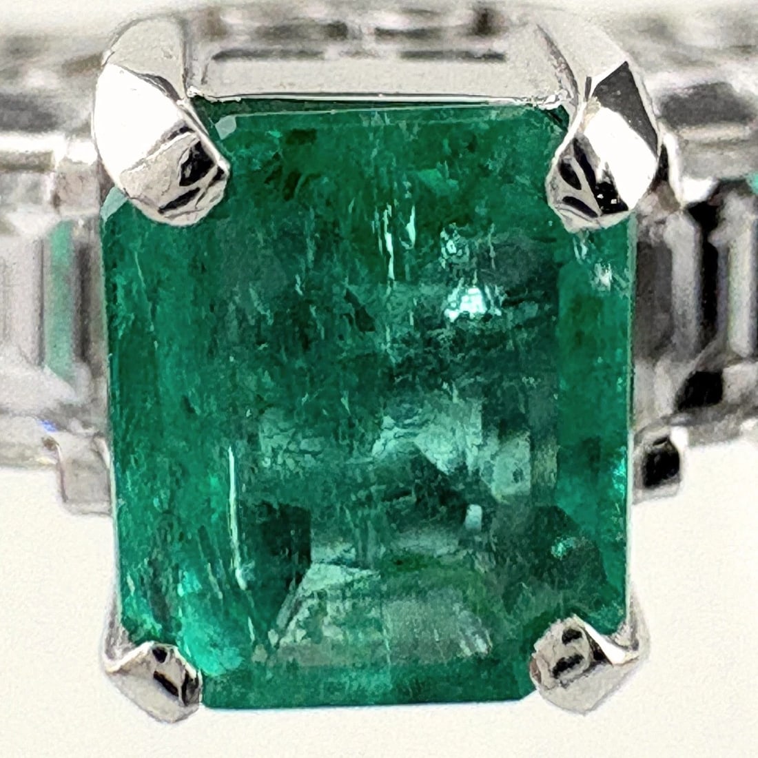 EMERALD DESIGN RING PLATINUM RING - 2