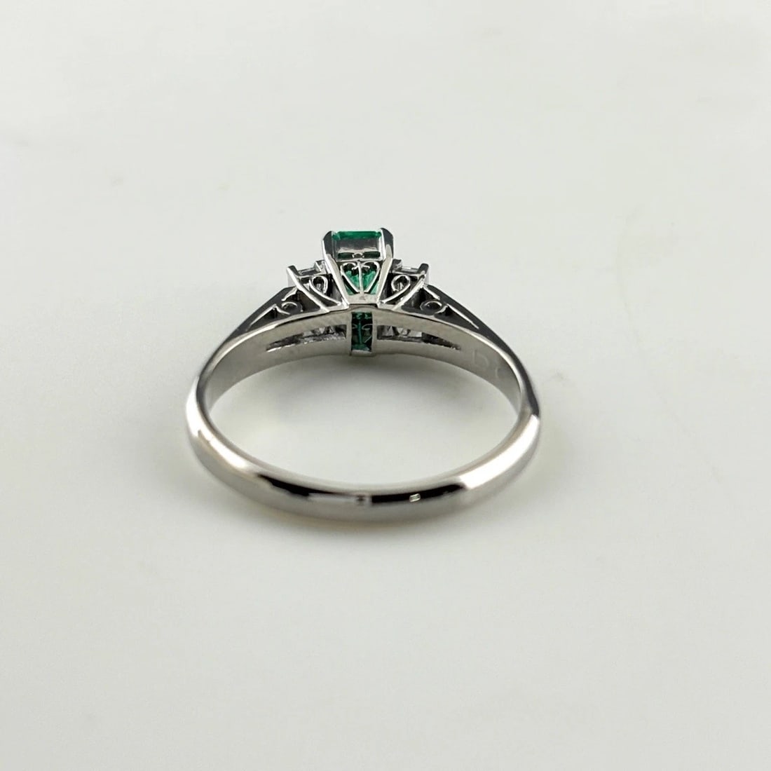 EMERALD DESIGN RING PLATINUM RING - 3