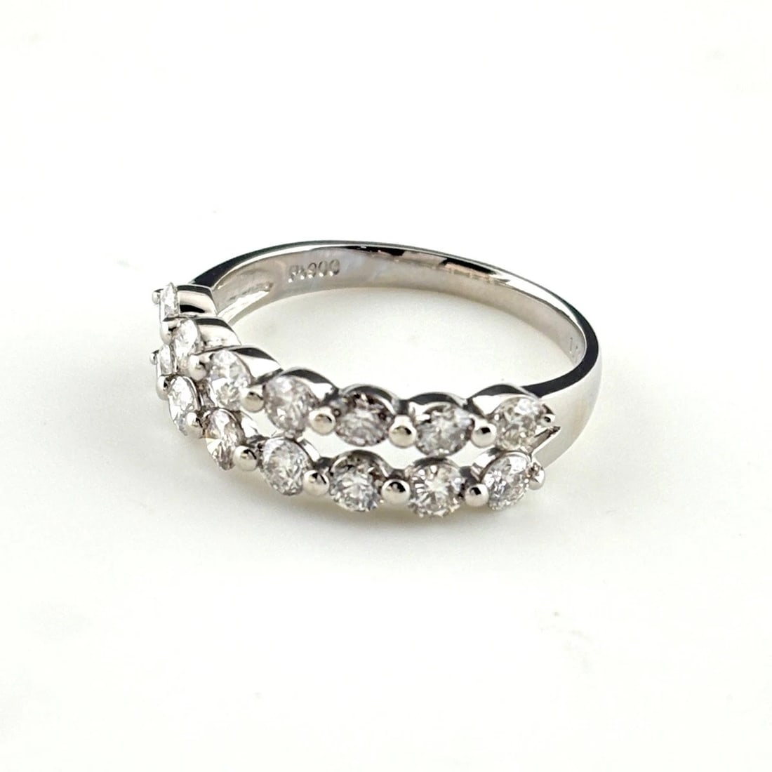 MELEE DIAMOND DESIGN RING PLATINUM: melee diamond design ring Platinum Brand: Unbranded Type/Style: Ring Material: Pt900, Main Stone Natural Color: Silver Size: US 6.5 Accessories: None Accessories Notice: When purchasing pre-owned
