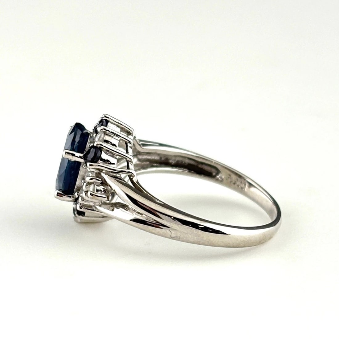 SAPPHIRE DESIGN PLATINUM RING - 3