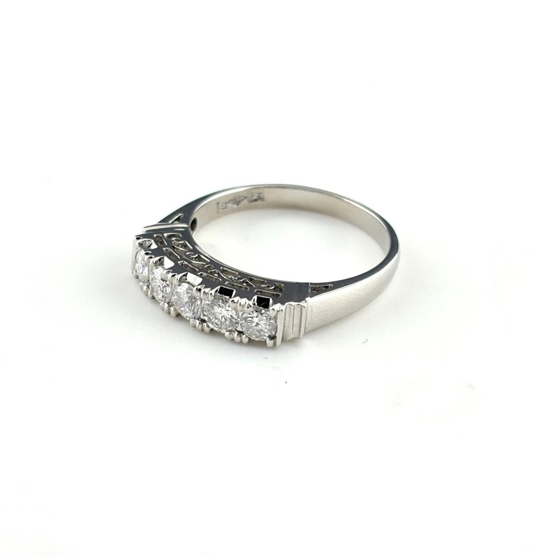MELEE DIAMOND DESIGN RING PLATINUM: melee diamond design ring Platinum Brand: Unbranded Type/Style: Ring Material: Pt900, Main Stone Natural Color: Silver Size: US 6.5 Accessories: None Accessories Notice: When purchasing pre-owned