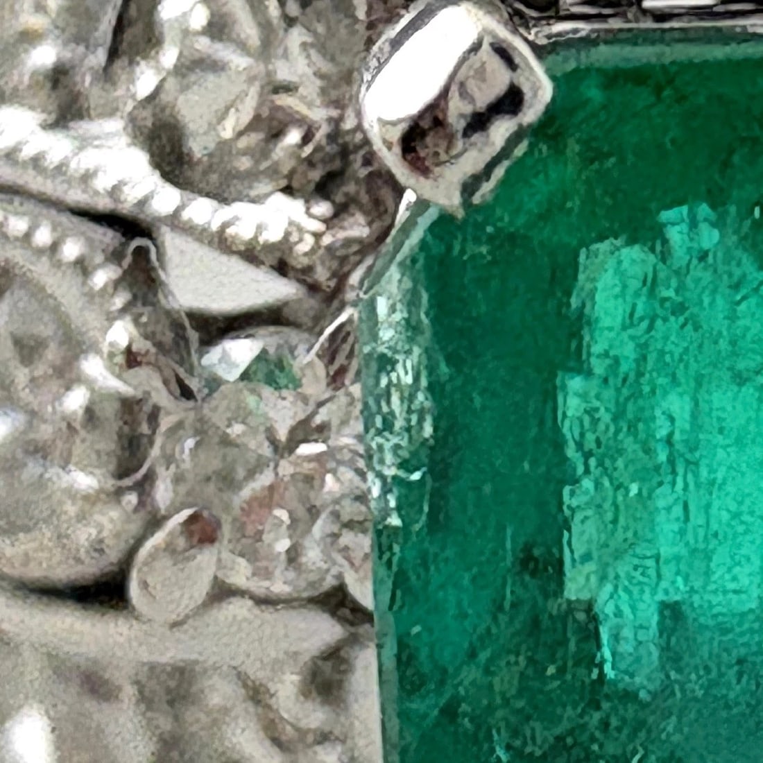 EMERALD DESIGN RING PLATINUM - 4
