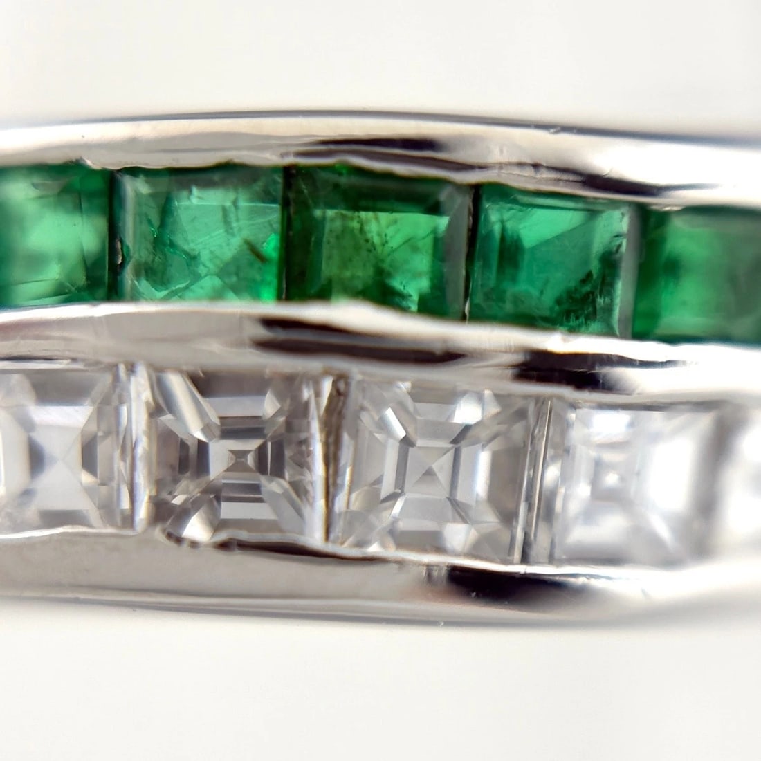 EMERALD DESIGN PLATINUM RING - 2