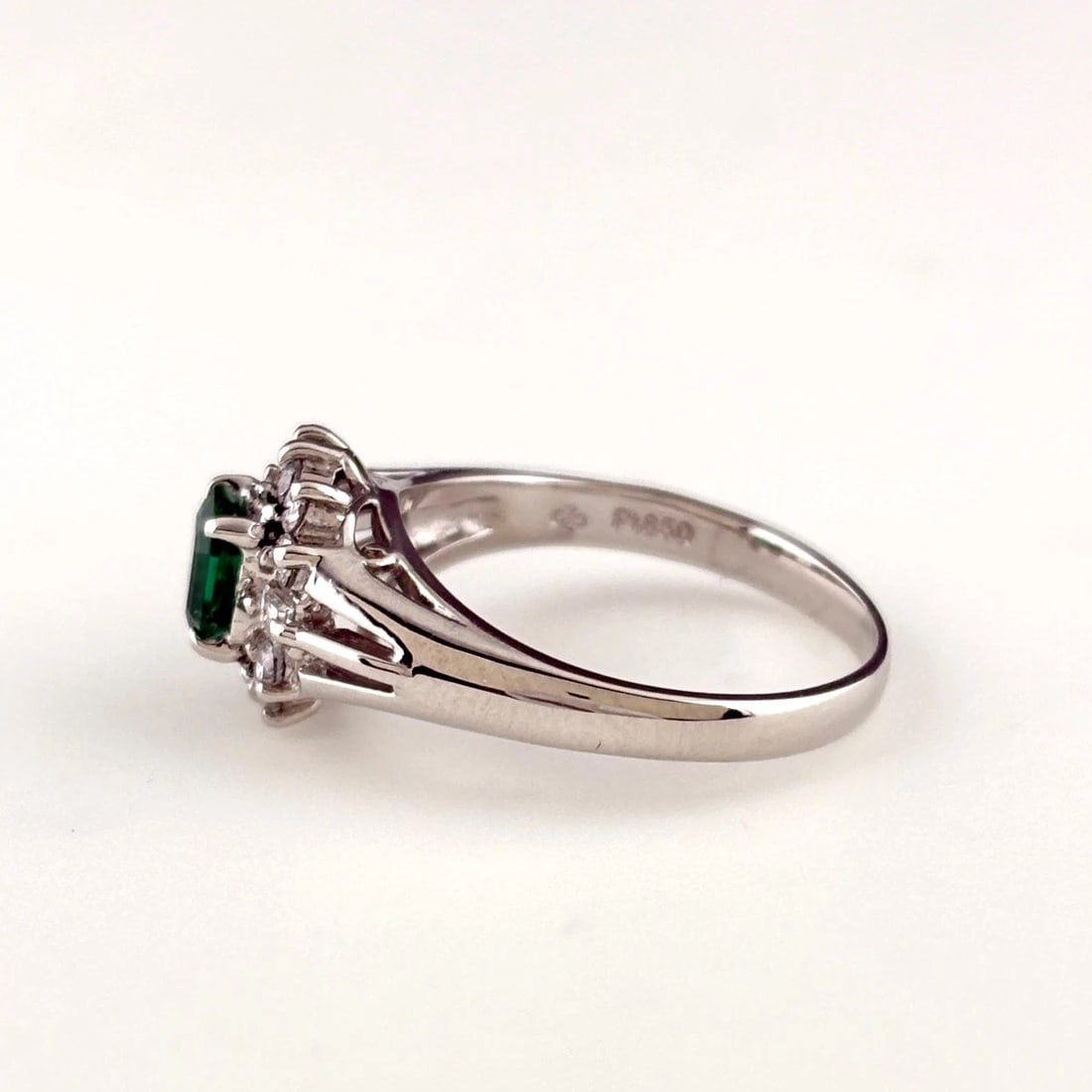 EMERALD DESIGN RING PLATINUM - 4