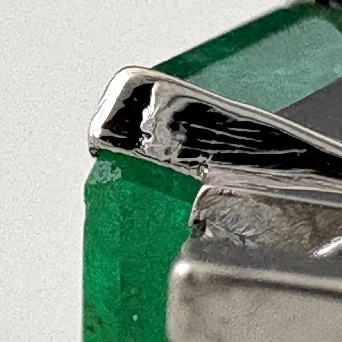 EMERALD DESIGN RING PLATINUM - 4