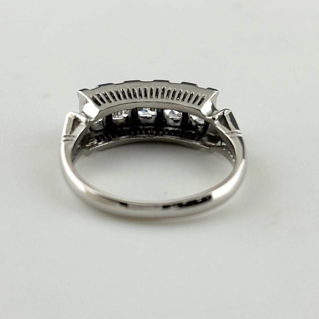 MELEE DIAMOND DESIGN RING - 3