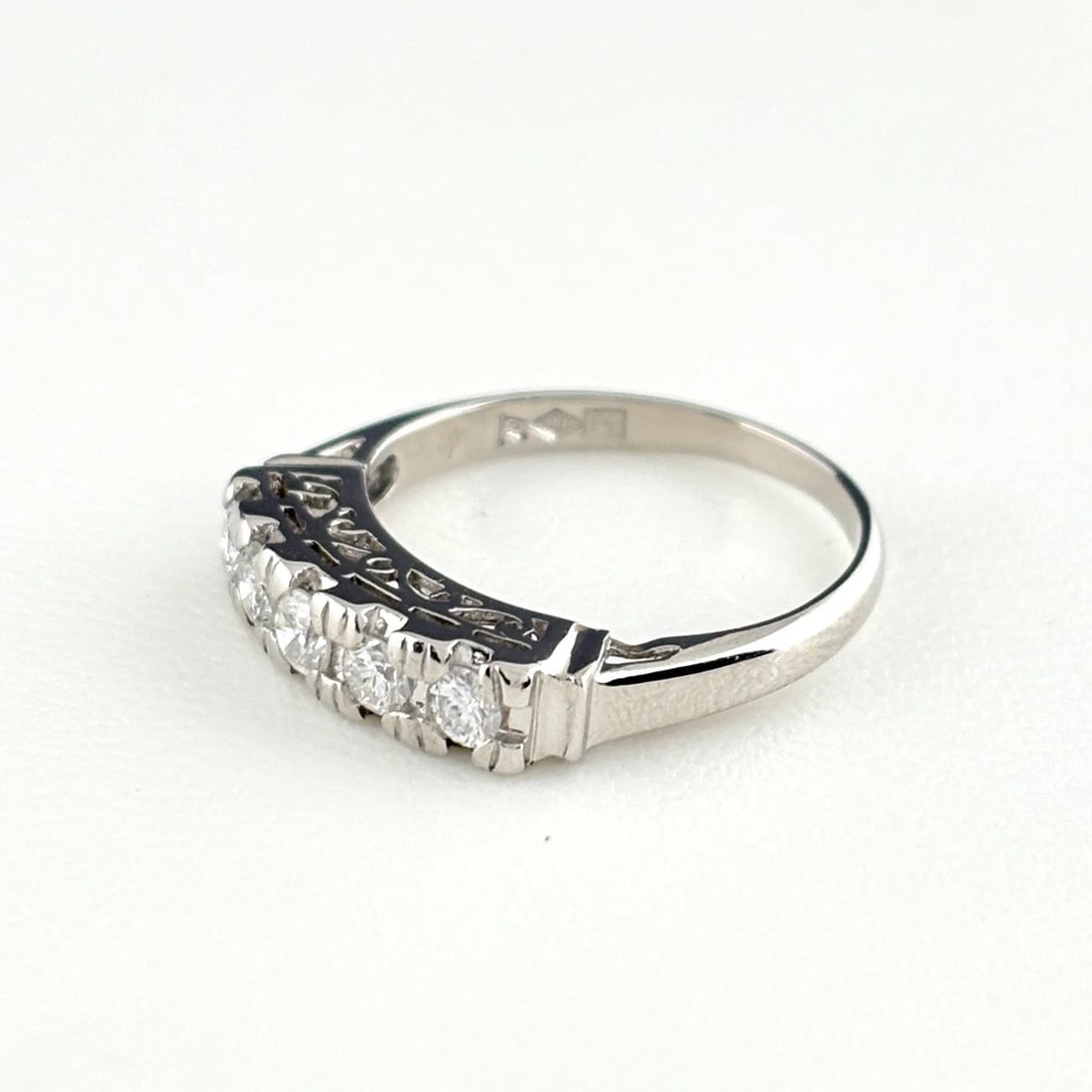 MELEE DIAMOND DESIGN RING: melee diamond design ring Brand: Unbranded Type/Style: Ring Material: Pt900, Main Stone Natural Color: Silver Size: US 7 to 7.5 Accessories: None Accessories Notice: When purchasing pre-owned goods,