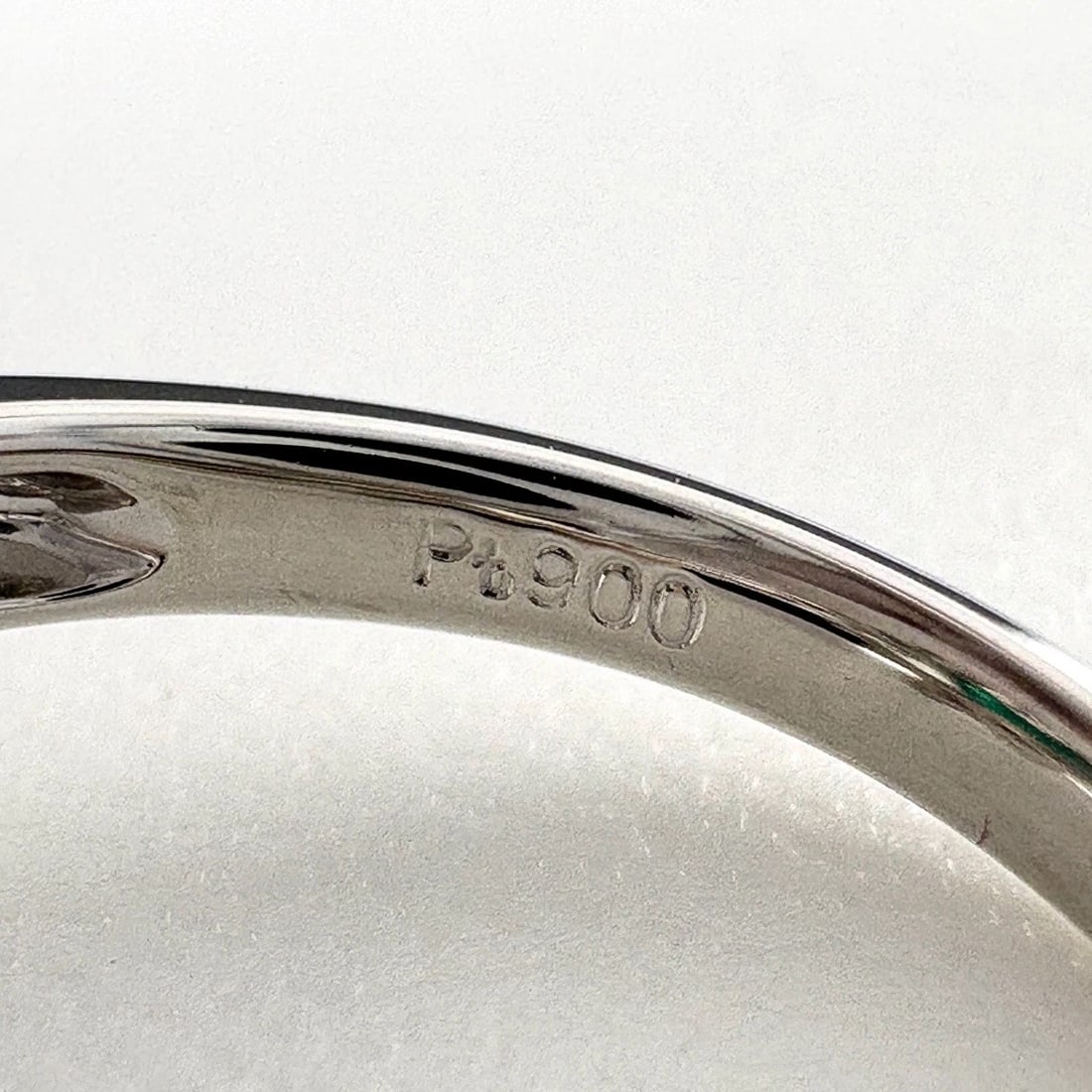 EMERALD DESIGN PLATINUM RING - 4