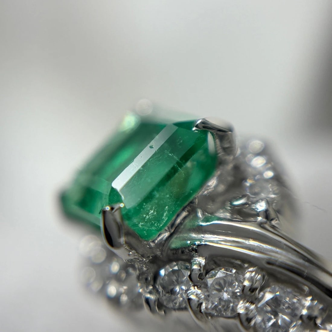 EMERALD DESIGN RING PLATINUM RING - 4