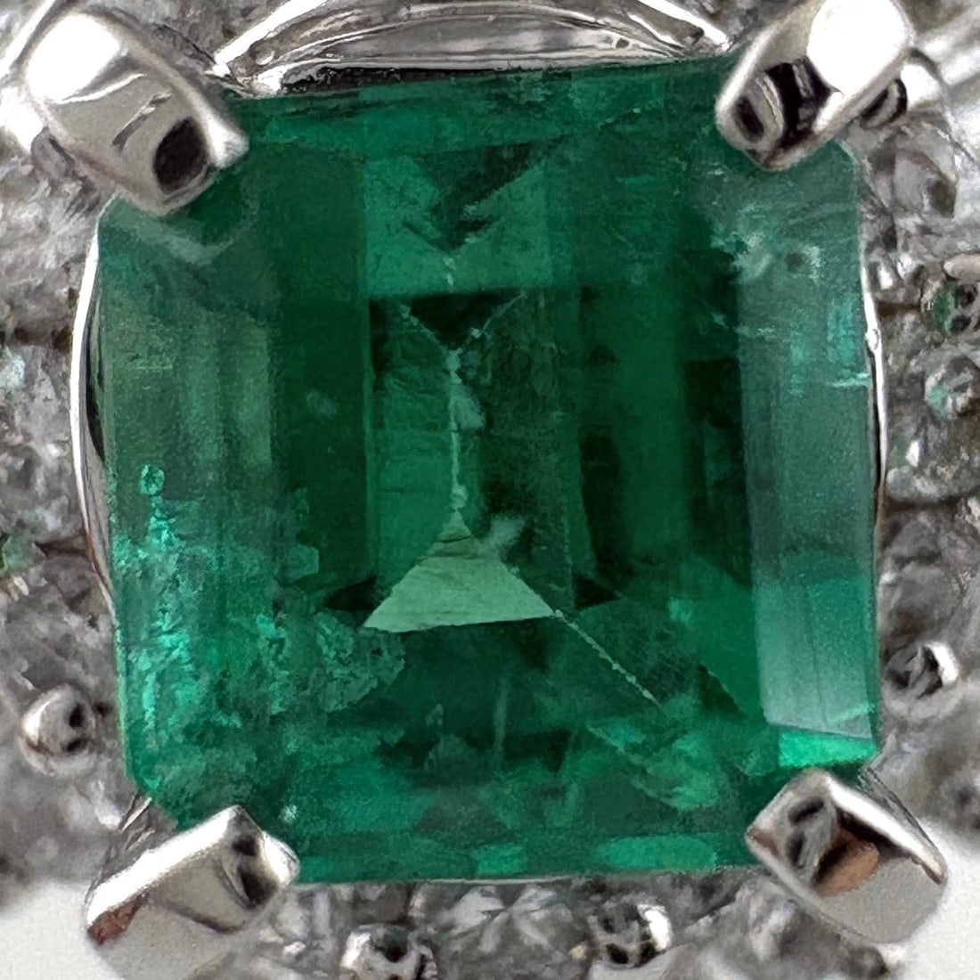 EMERALD DESIGN RING PLATINUM - 2