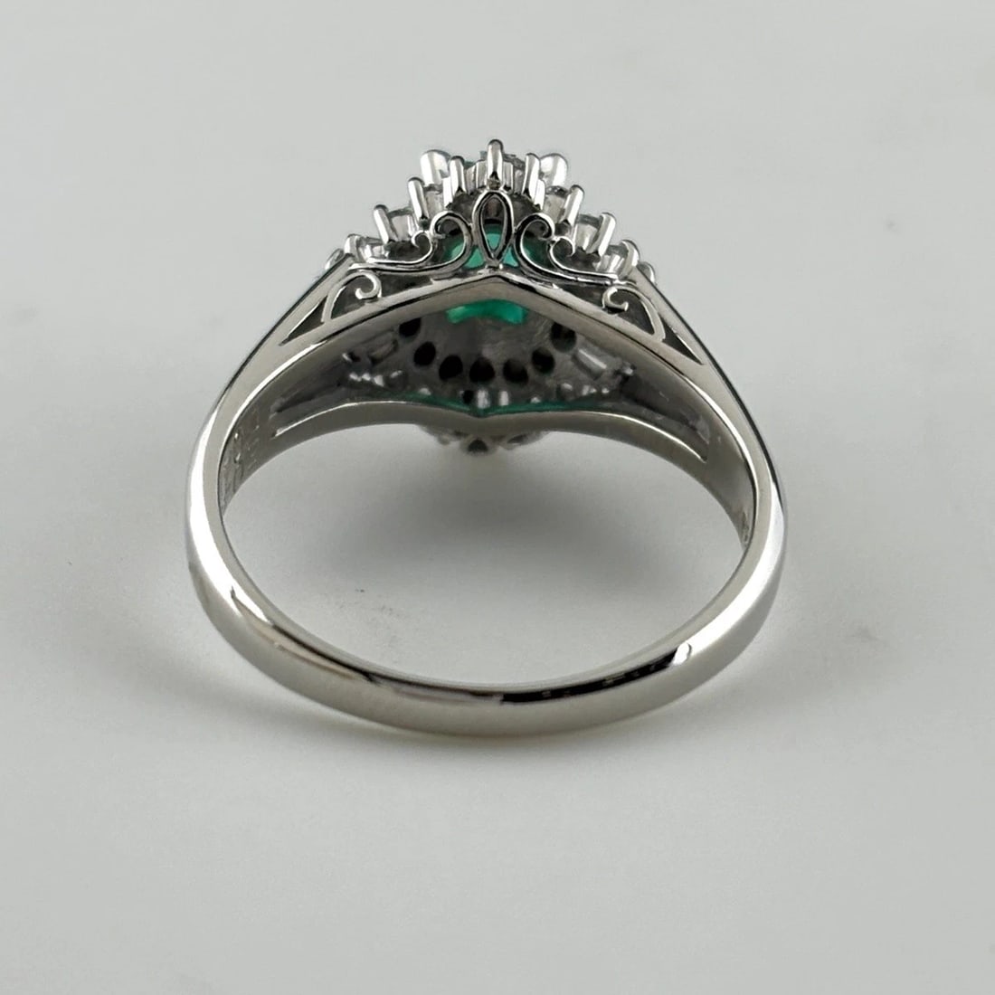 EMERALD DESIGN RING PLATINUM - 3