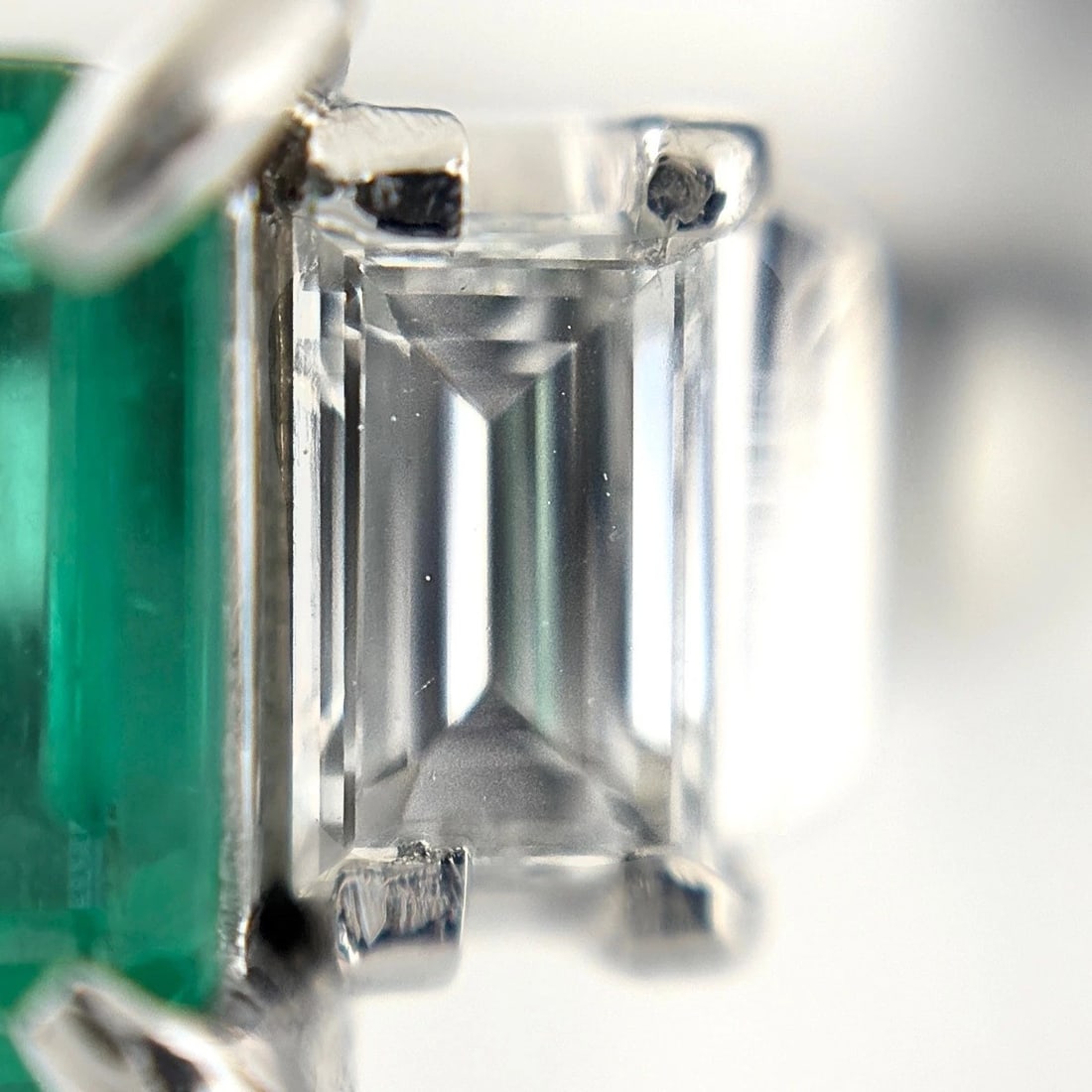 EMERALD DESIGN RING PLATINUM RING - 3