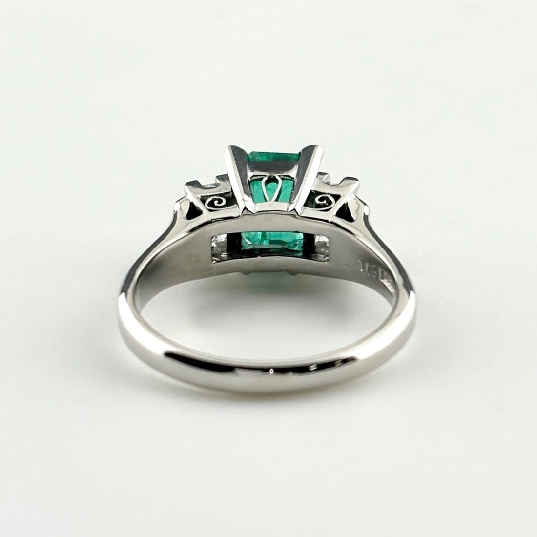 EMERALD DESIGN RING PLATINUM RING - 4