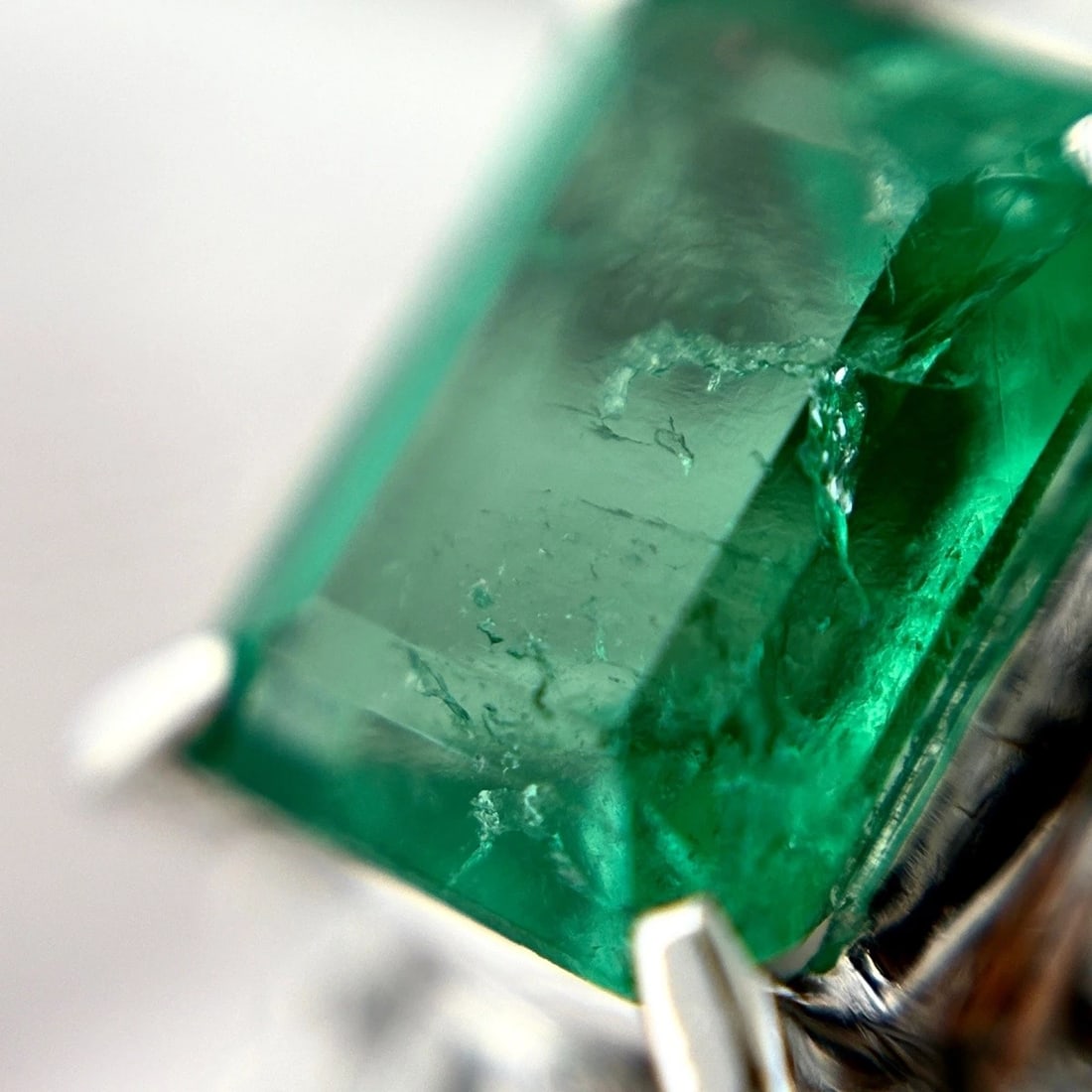 EMERALD DESIGN RING PLATINUM RING - 3