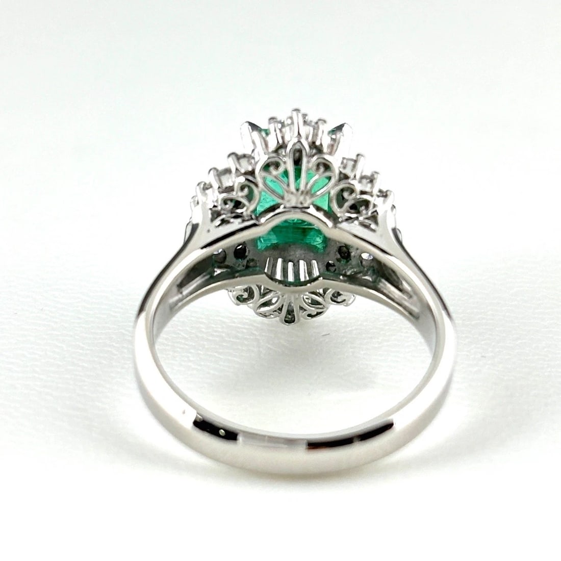 EMERALD DESIGN RING PLATINUM RING - 4